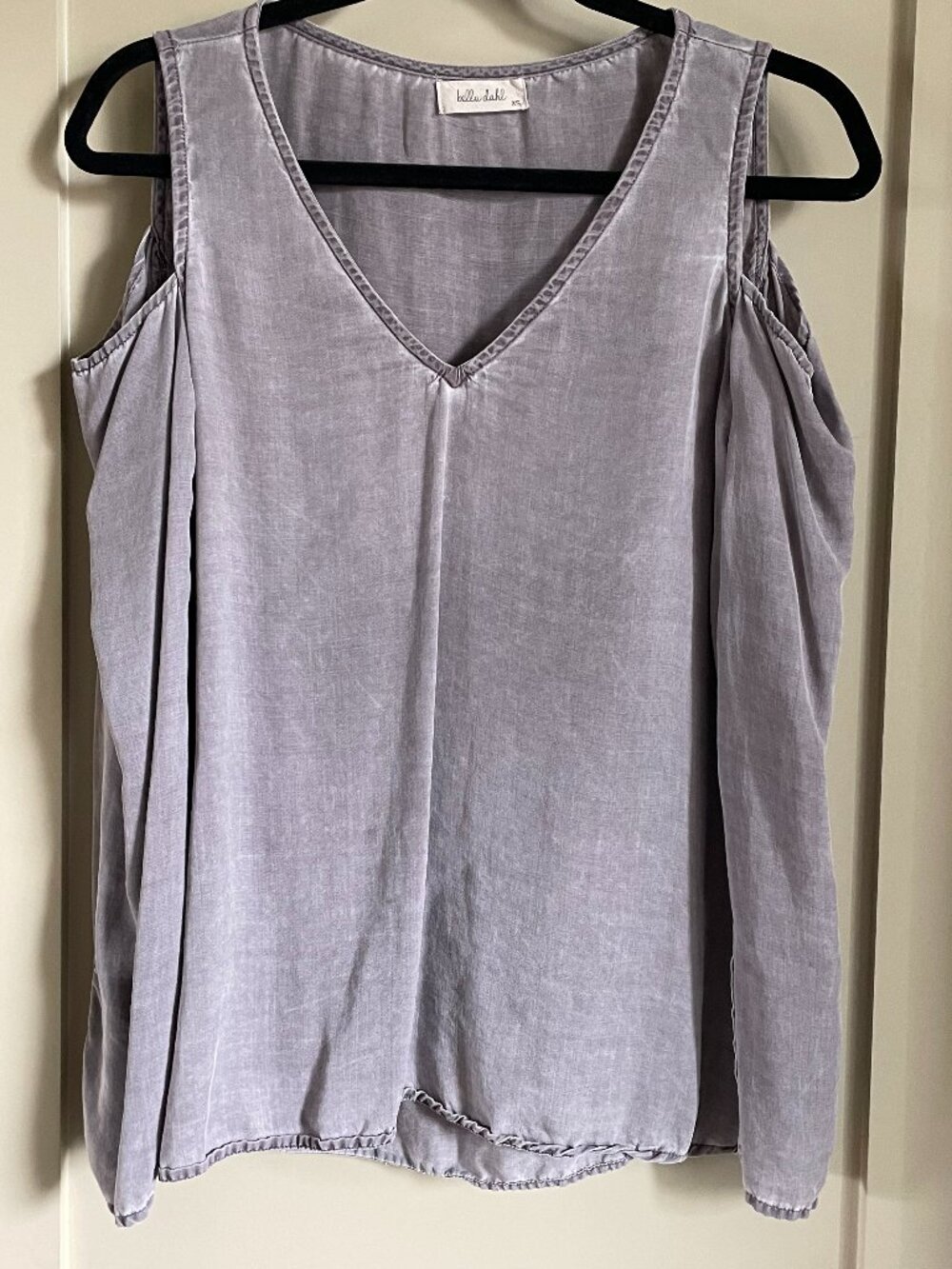 Bella Dahl Tencel Cold Shoulder V-Neck Top, XS, Greyish Purple Denim Wash